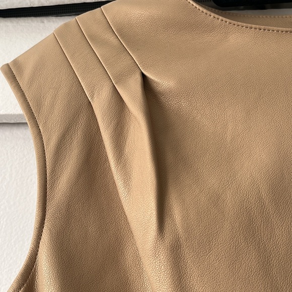 Marc New York tan pleather top size M - Picture 2 of 5